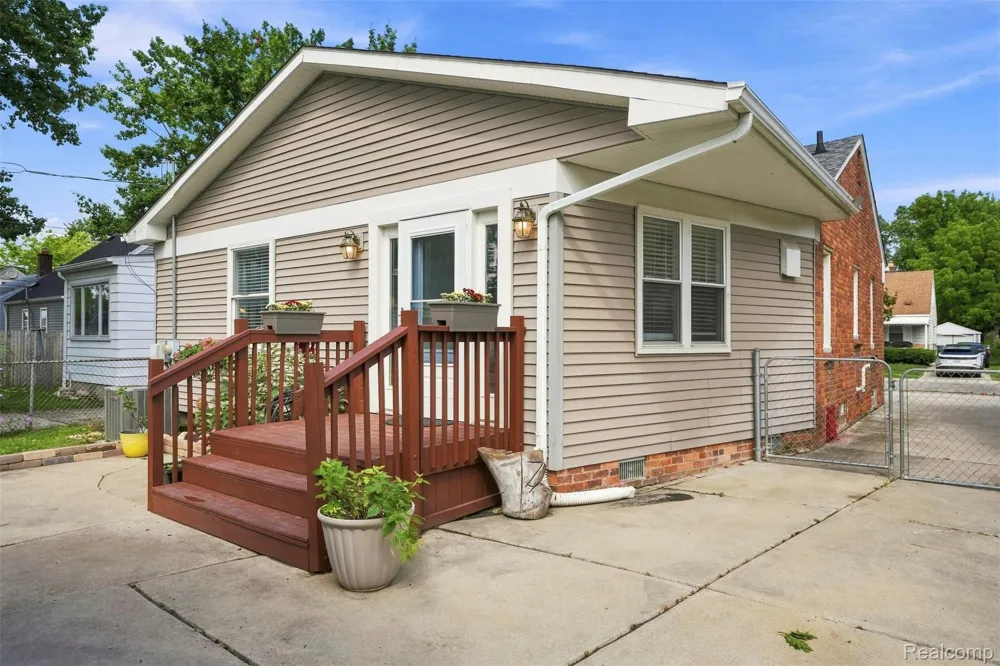 24911 Cooke Street Dearborn City, MI 48124
