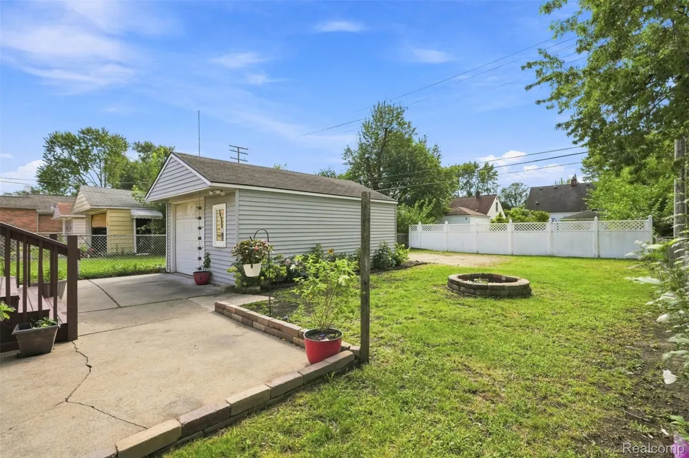 24911 Cooke Street Dearborn City, MI 48124