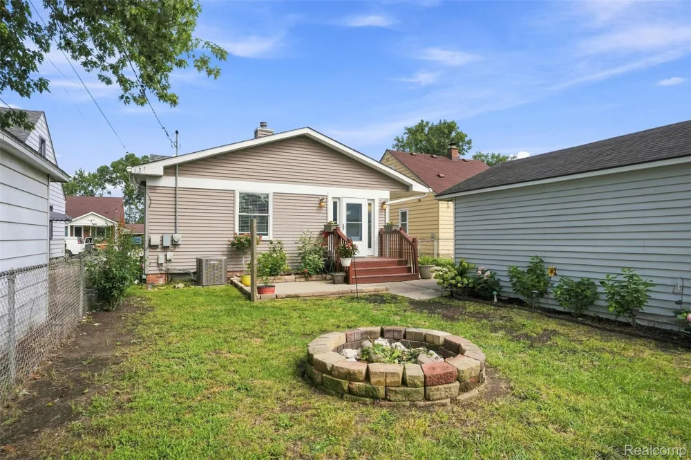 24911 Cooke Street Dearborn City, MI 48124