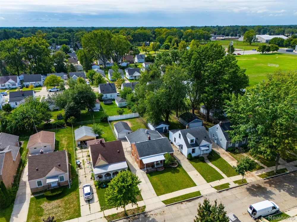 24911 Cooke Street Dearborn City, MI 48124