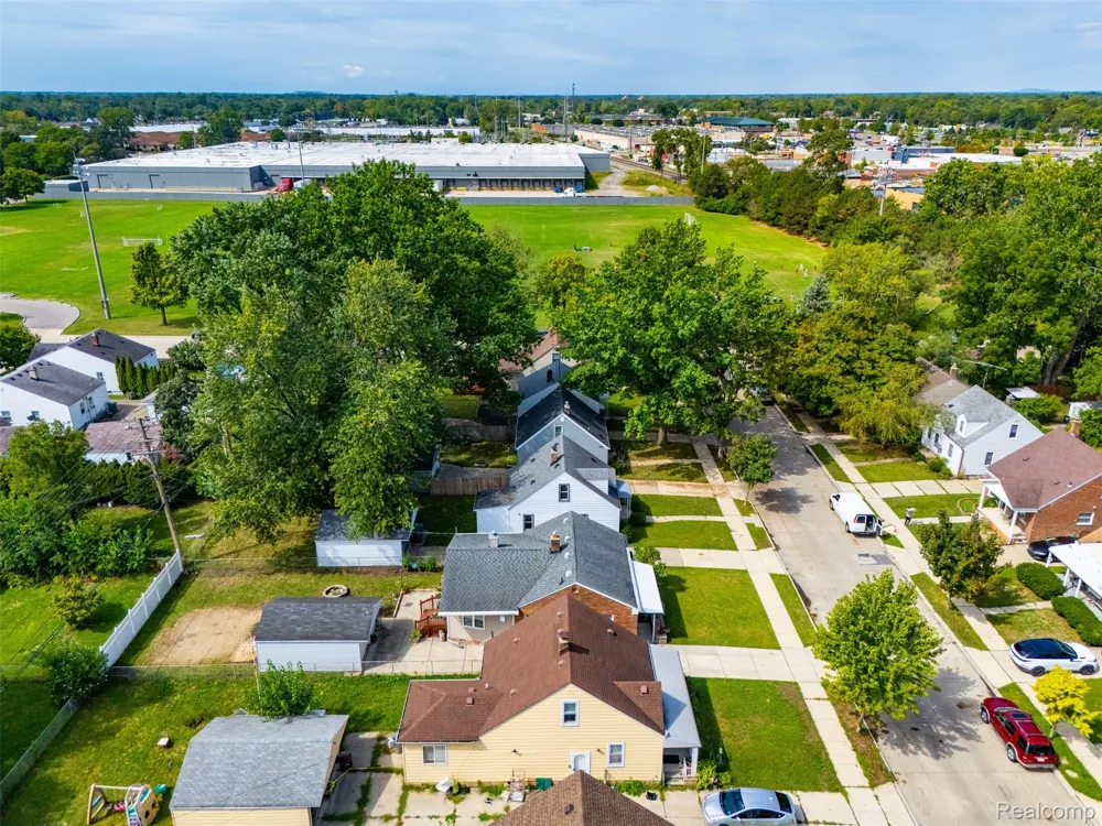 24911 Cooke Street Dearborn City, MI 48124
