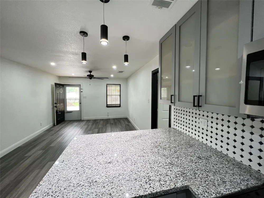 3728 Peach Street Fort Worth, TX 76040