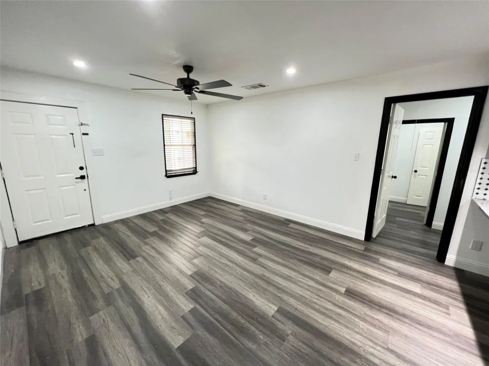 3728 Peach Street Fort Worth, TX 76040