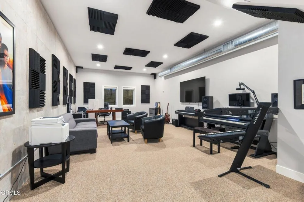1220 Journeys End Drive La Canada Flintridge, CA 91011