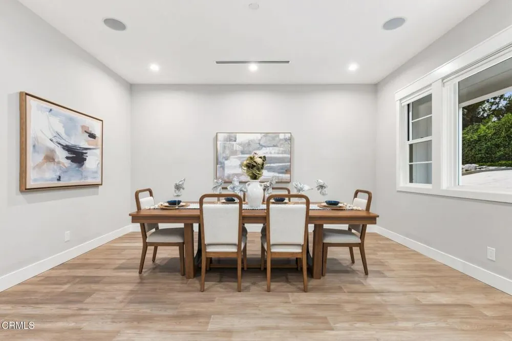 1220 Journeys End Drive La Canada Flintridge, CA 91011