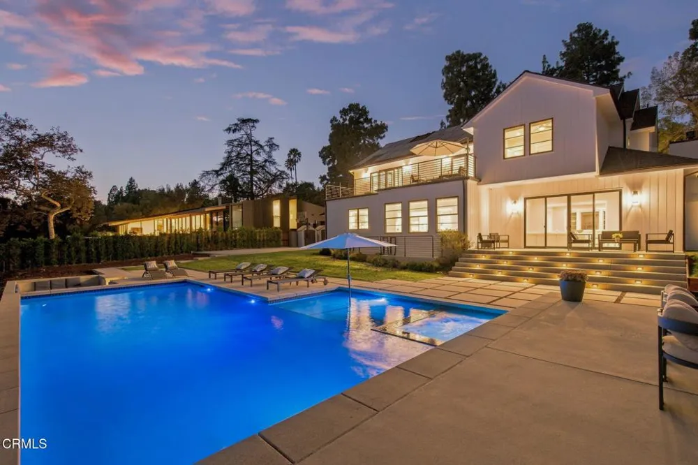 1220 Journeys End Drive La Canada Flintridge, CA 91011