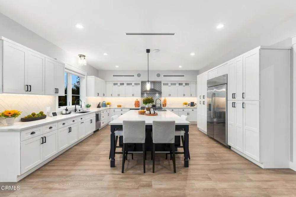 1220 Journeys End Drive La Canada Flintridge, CA 91011