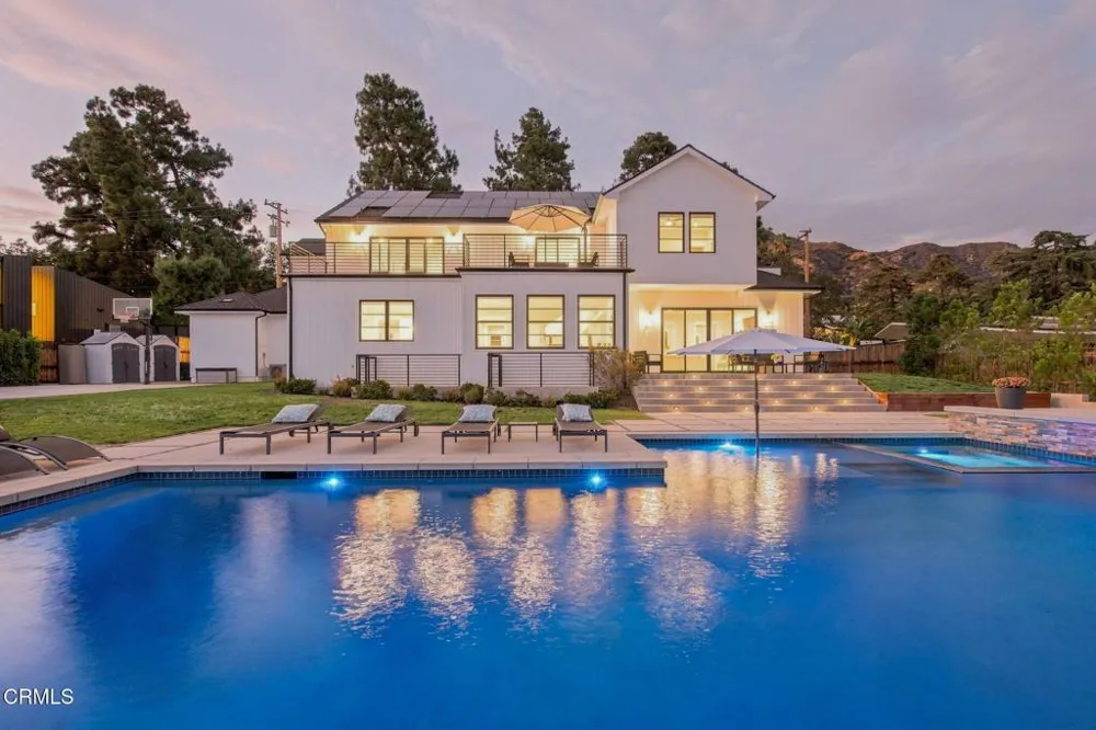 1220 Journeys End Drive La Canada Flintridge, CA 91011
