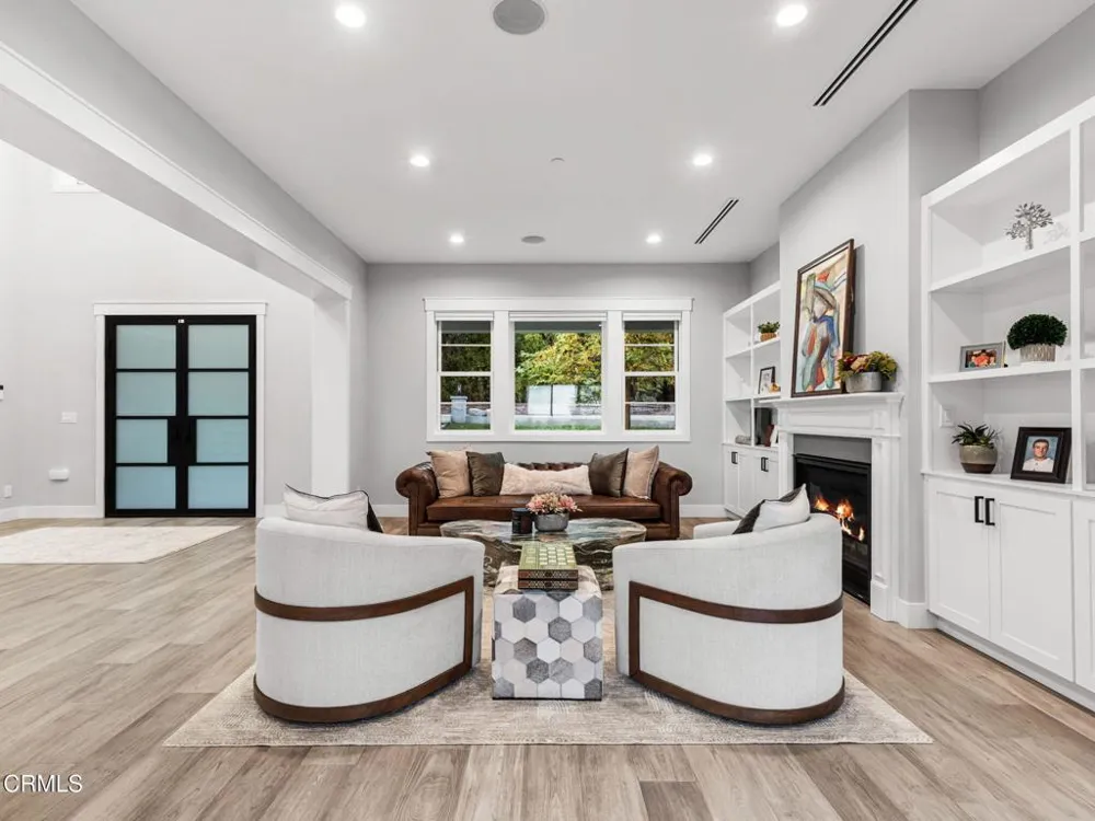1220 Journeys End Drive La Canada Flintridge, CA 91011