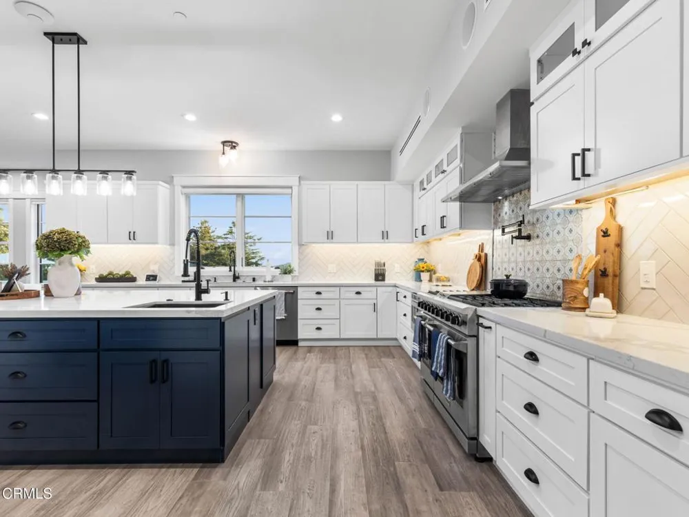 1220 Journeys End Drive La Canada Flintridge, CA 91011