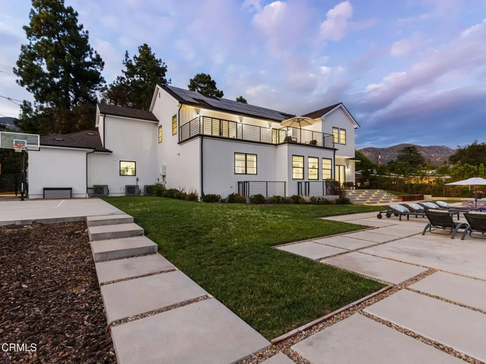 1220 Journeys End Drive La Canada Flintridge, CA 91011
