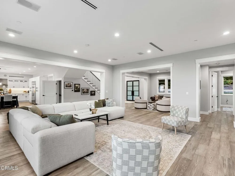 1220 Journeys End Drive La Canada Flintridge, CA 91011