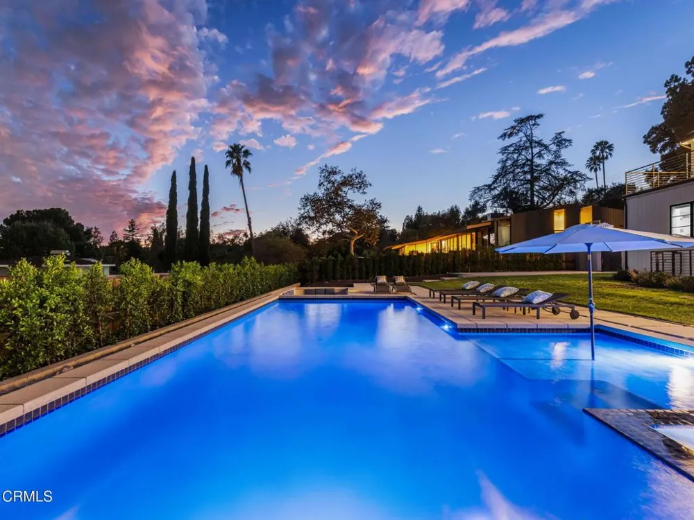 1220 Journeys End Drive La Canada Flintridge, CA 91011