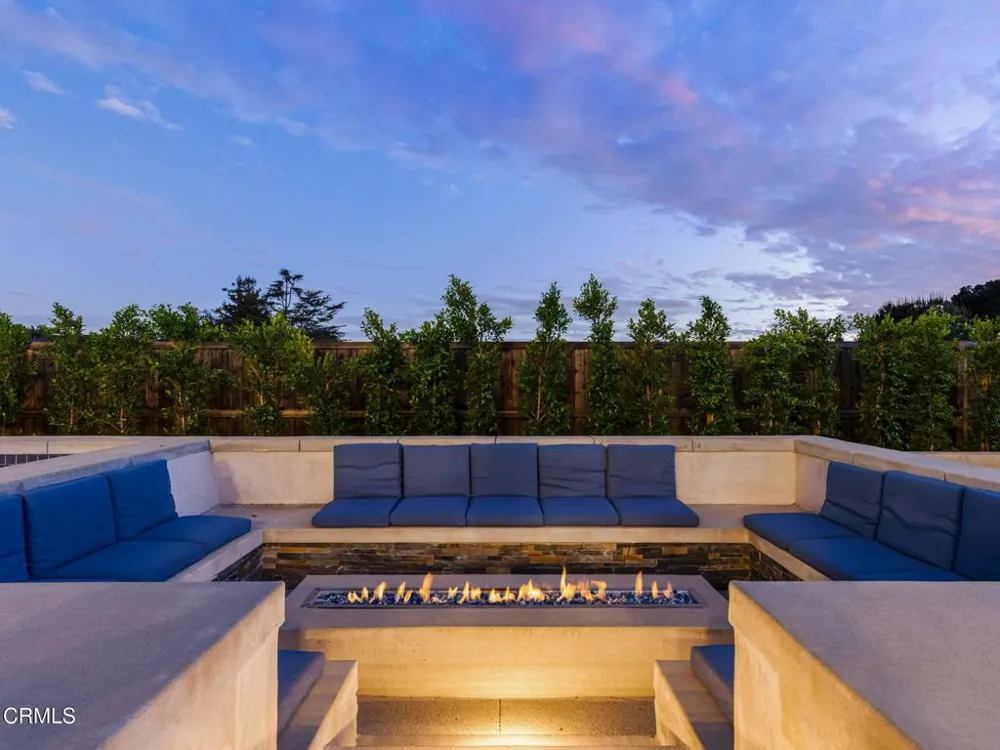 1220 Journeys End Drive La Canada Flintridge, CA 91011