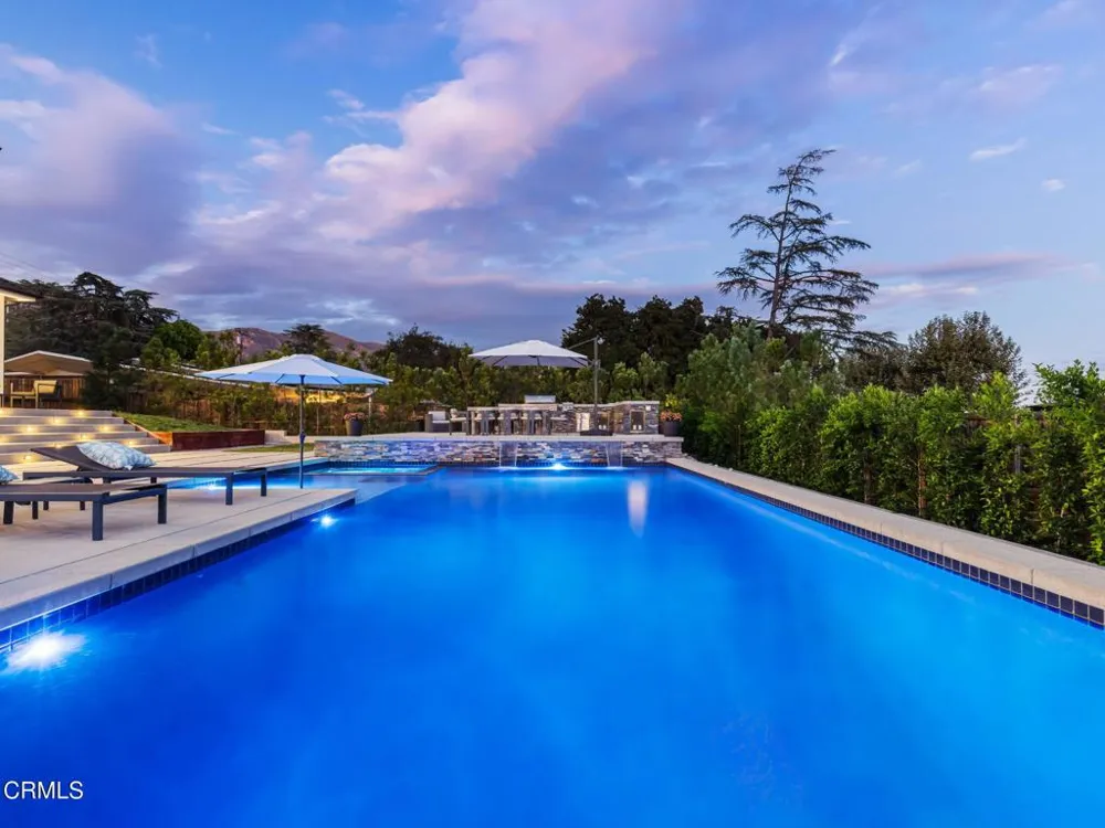 1220 Journeys End Drive La Canada Flintridge, CA 91011