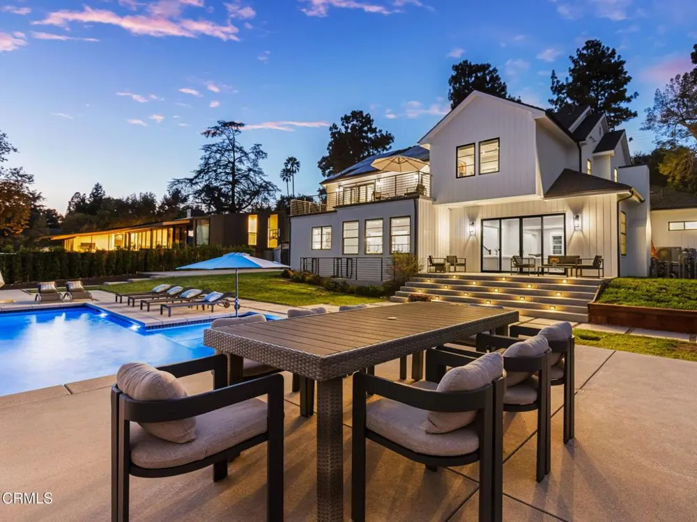 1220 Journeys End Drive La Canada Flintridge, CA 91011