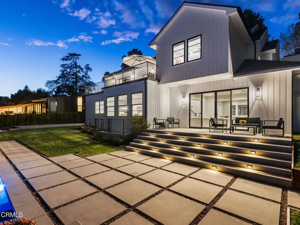 1220 Journeys End Drive La Canada Flintridge, CA 91011