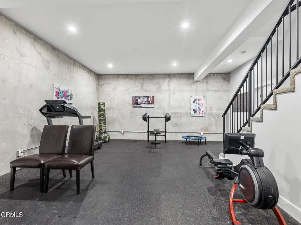 1220 Journeys End Drive La Canada Flintridge, CA 91011