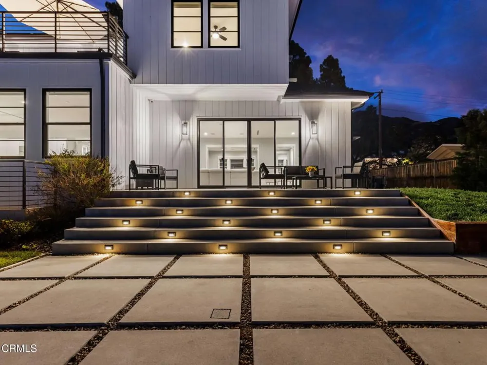 1220 Journeys End Drive La Canada Flintridge, CA 91011
