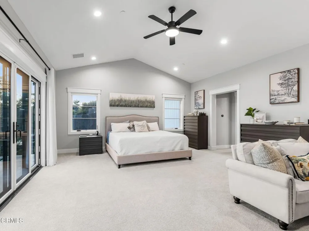 1220 Journeys End Drive La Canada Flintridge, CA 91011