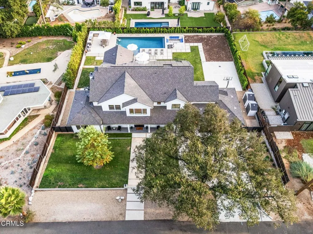 1220 Journeys End Drive La Canada Flintridge, CA 91011