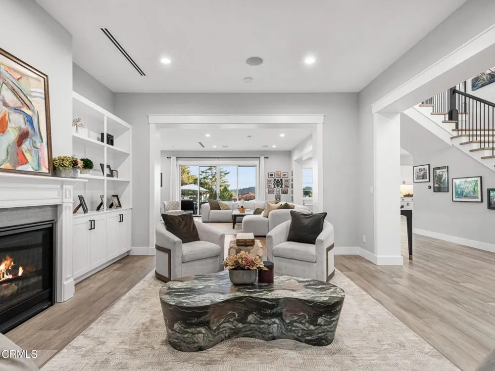 1220 Journeys End Drive La Canada Flintridge, CA 91011