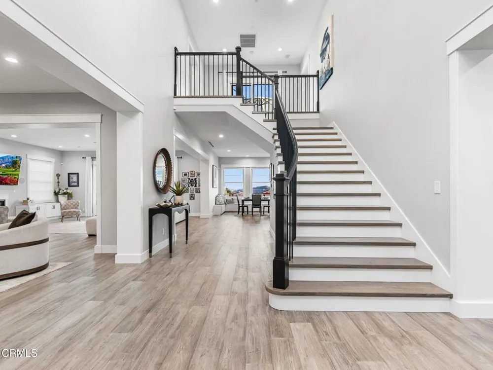 1220 Journeys End Drive La Canada Flintridge, CA 91011