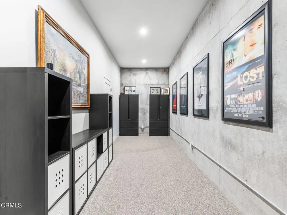 1220 Journeys End Drive La Canada Flintridge, CA 91011