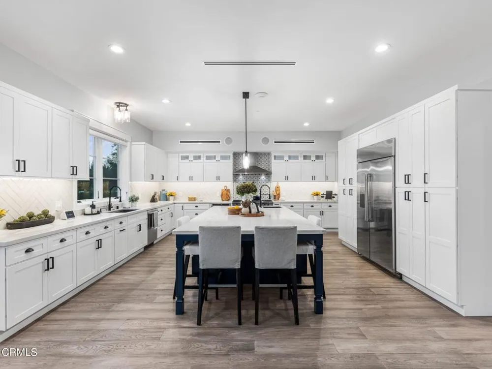 1220 Journeys End Drive La Canada Flintridge, CA 91011
