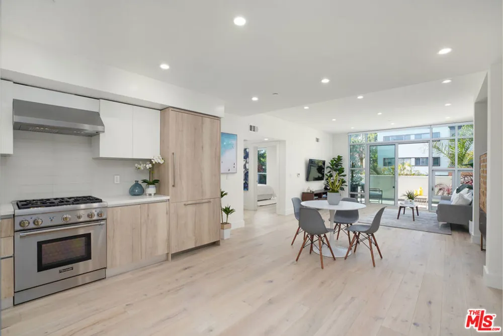8210 Fountain Avenue #202 West Hollywood, CA 90046