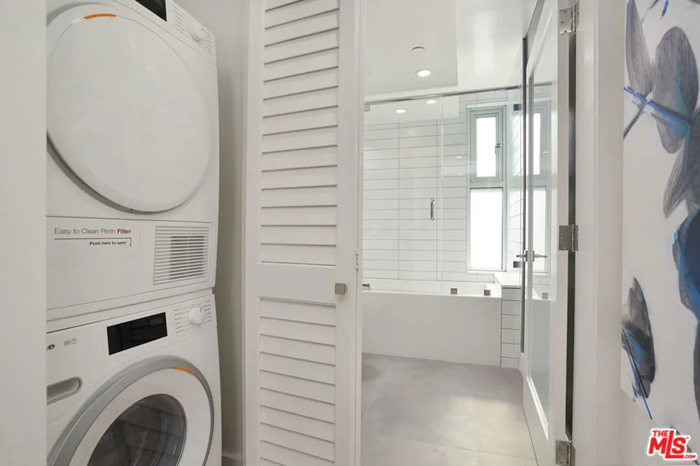 8210 Fountain Avenue #202 West Hollywood, CA 90046
