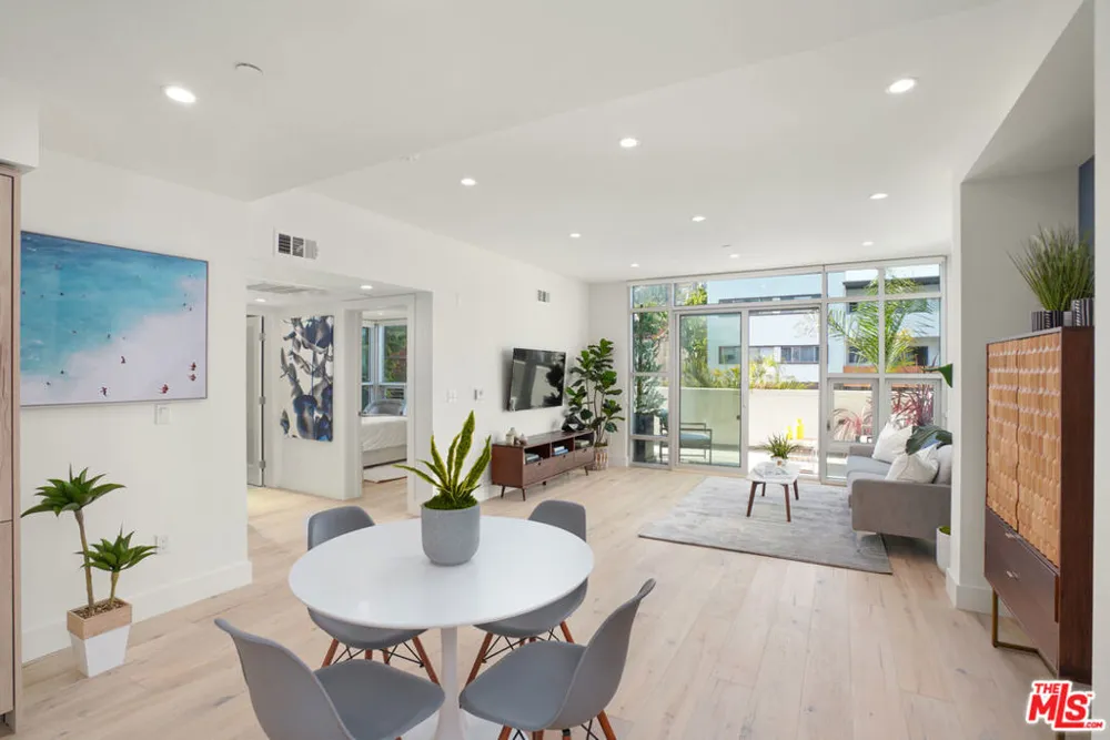8210 Fountain Avenue #202 West Hollywood, CA 90046