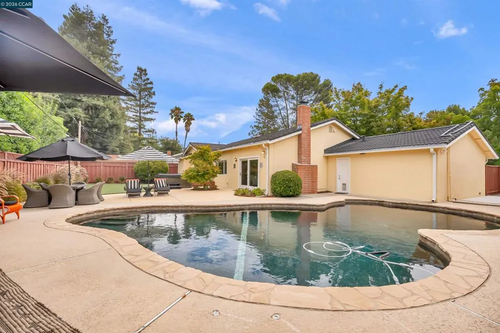 2330 Gill Port Ln Walnut Creek, CA 94598