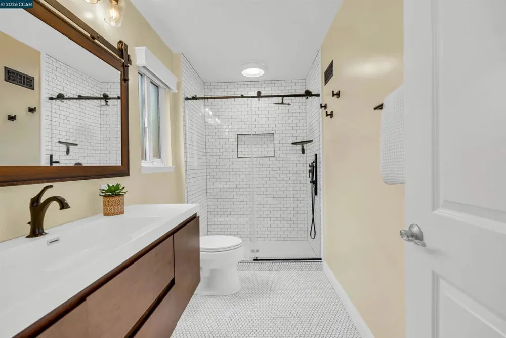2330 Gill Port Ln Walnut Creek, CA 94598