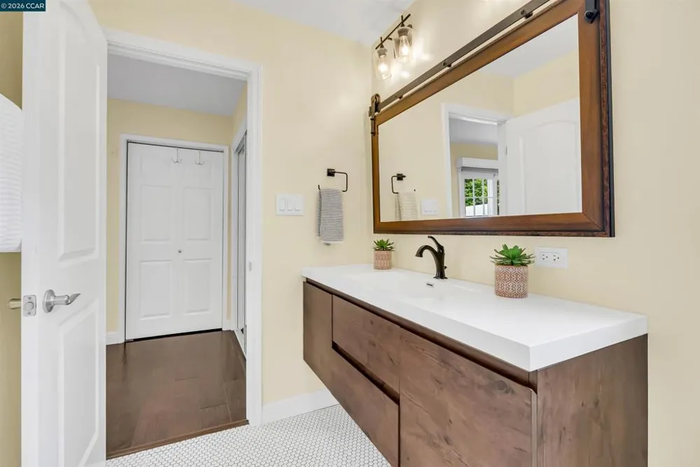 2330 Gill Port Ln Walnut Creek, CA 94598