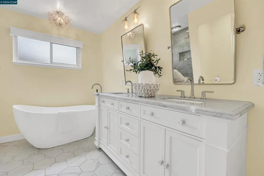 2330 Gill Port Ln Walnut Creek, CA 94598