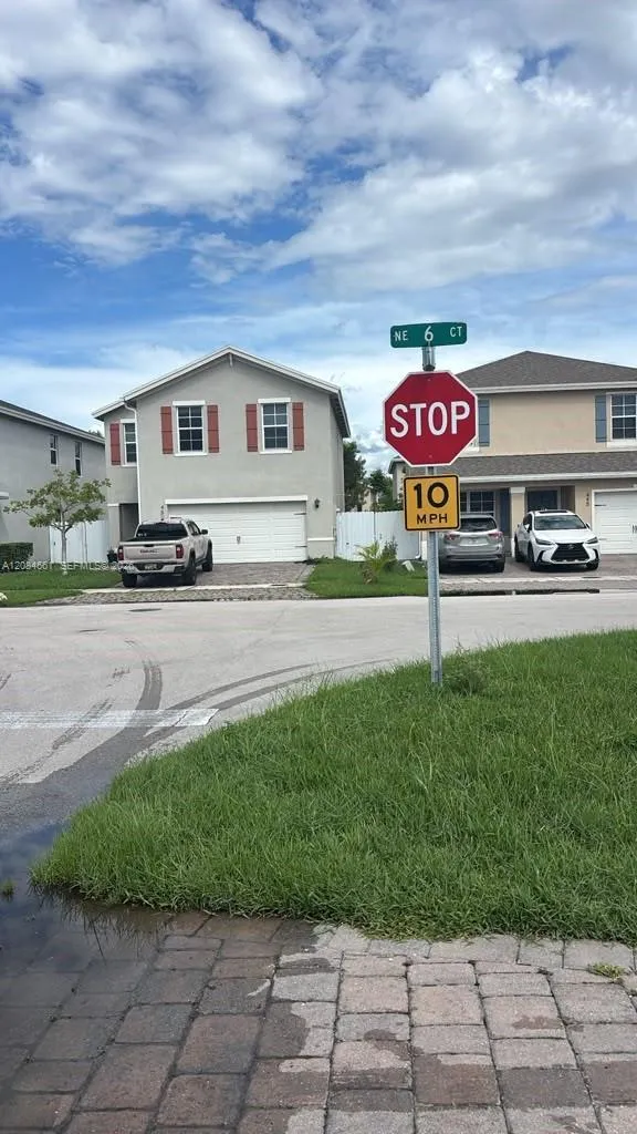 631 NE 4th Ter Florida City, FL 33034
