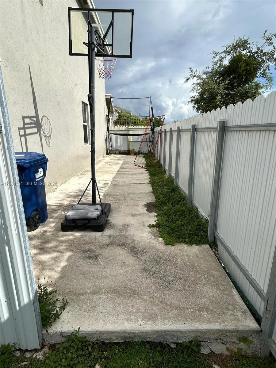 631 NE 4th Ter Florida City, FL 33034