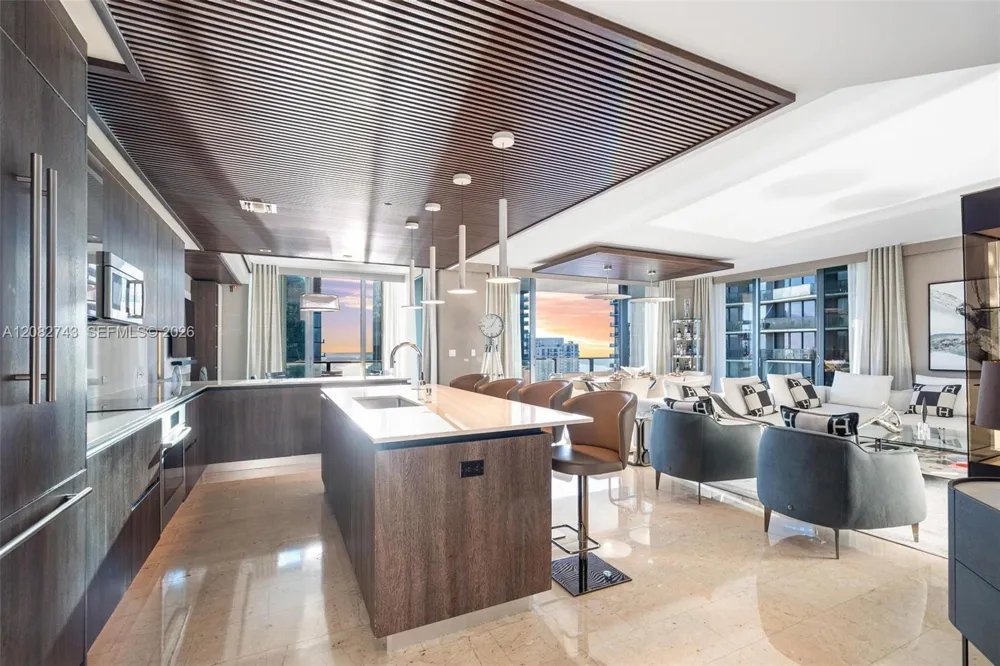88 SW 7th St #3801 Miami, FL 33130