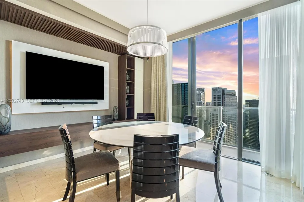 88 SW 7th St #3801 Miami, FL 33130