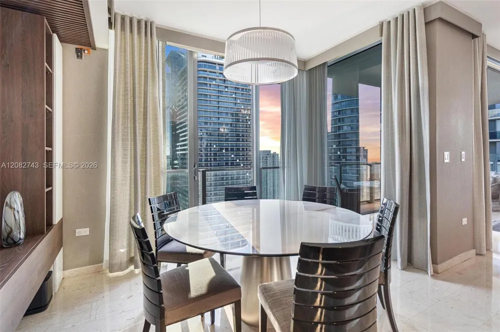 88 SW 7th St #3801 Miami, FL 33130