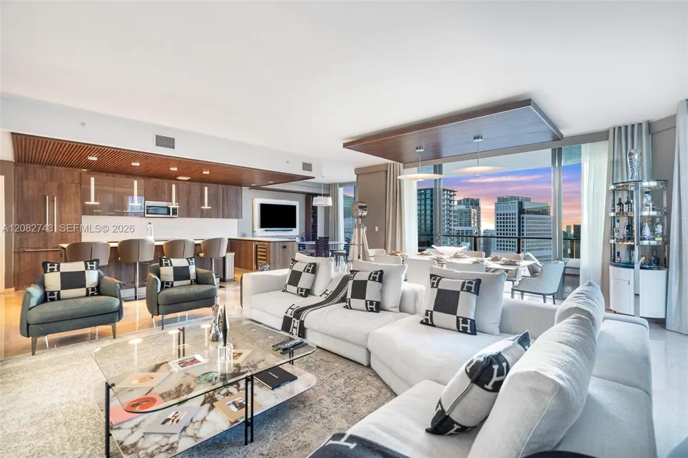 88 SW 7th St #3801 Miami, FL 33130