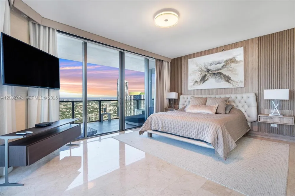 88 SW 7th St #3801 Miami, FL 33130