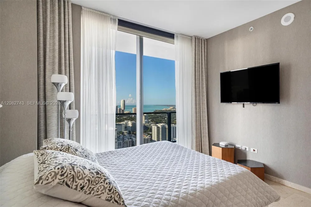 88 SW 7th St #3801 Miami, FL 33130
