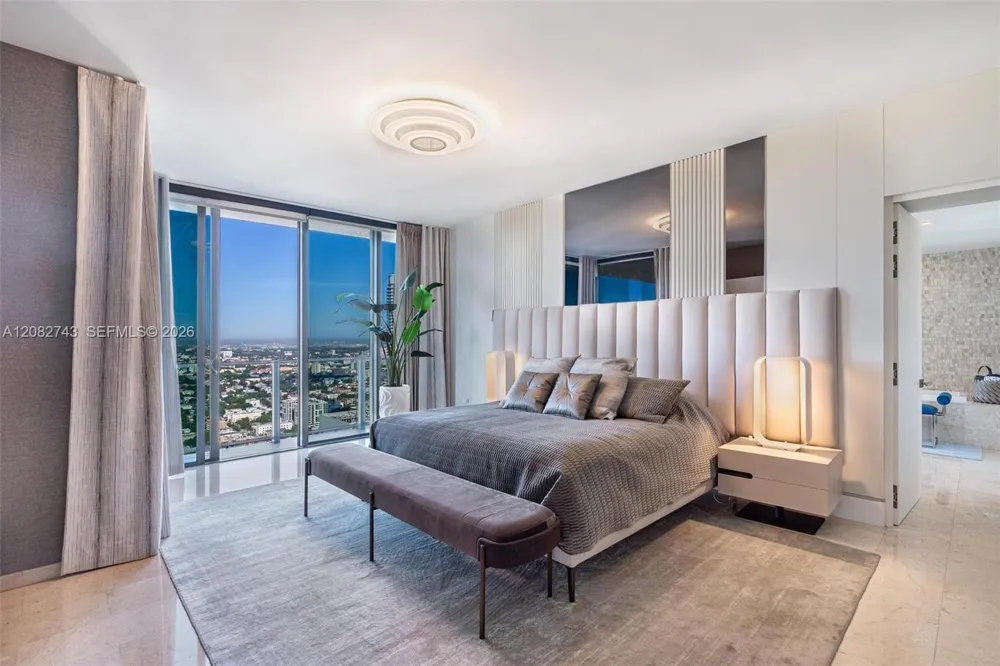 88 SW 7th St #3801 Miami, FL 33130