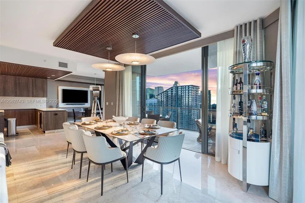 88 SW 7th St #3801 Miami, FL 33130