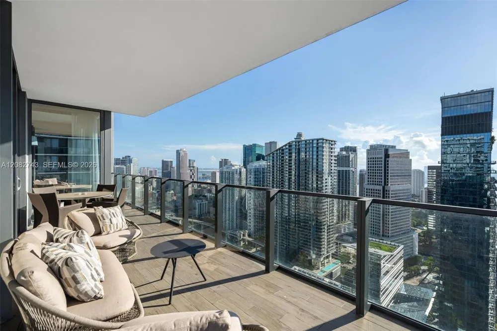 88 SW 7th St #3801 Miami, FL 33130