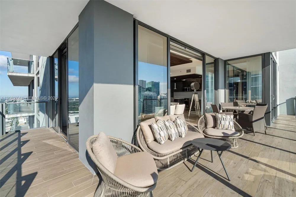 88 SW 7th St #3801 Miami, FL 33130