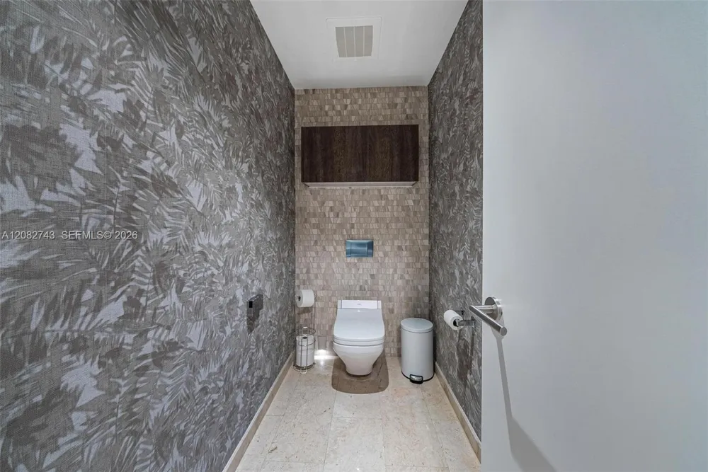 88 SW 7th St #3801 Miami, FL 33130