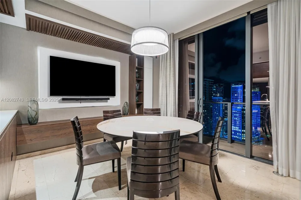 88 SW 7th St #3801 Miami, FL 33130